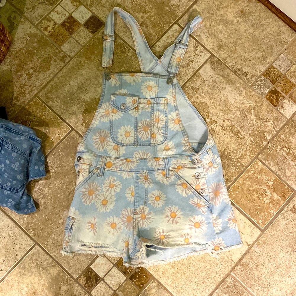 Jean Overalls daisy pattern